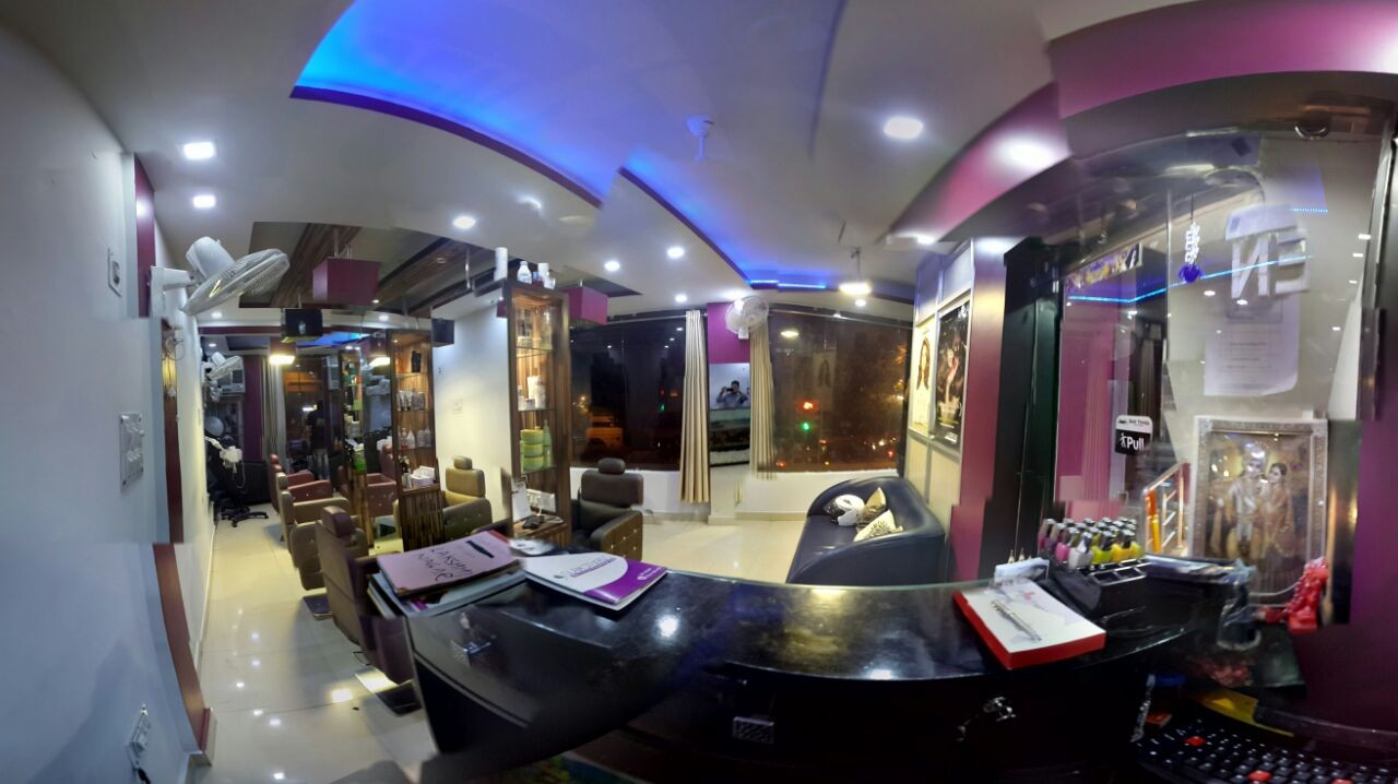 Salon in Karauli, Salon in Karauli